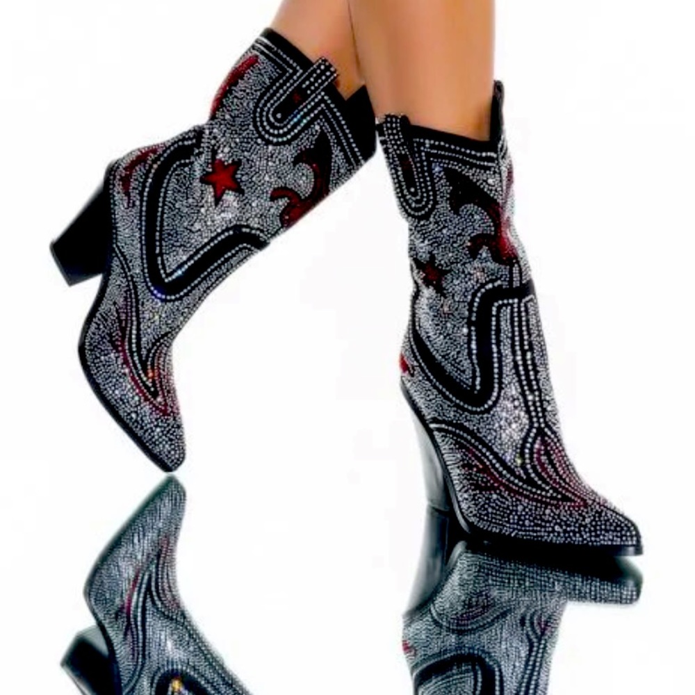Rhinestone cowboy boots ✨💋